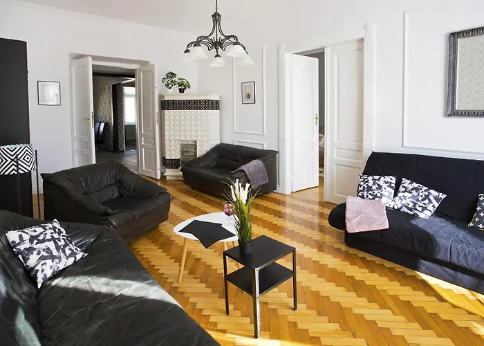 Large Apartment Next To Main Station - 85 M2