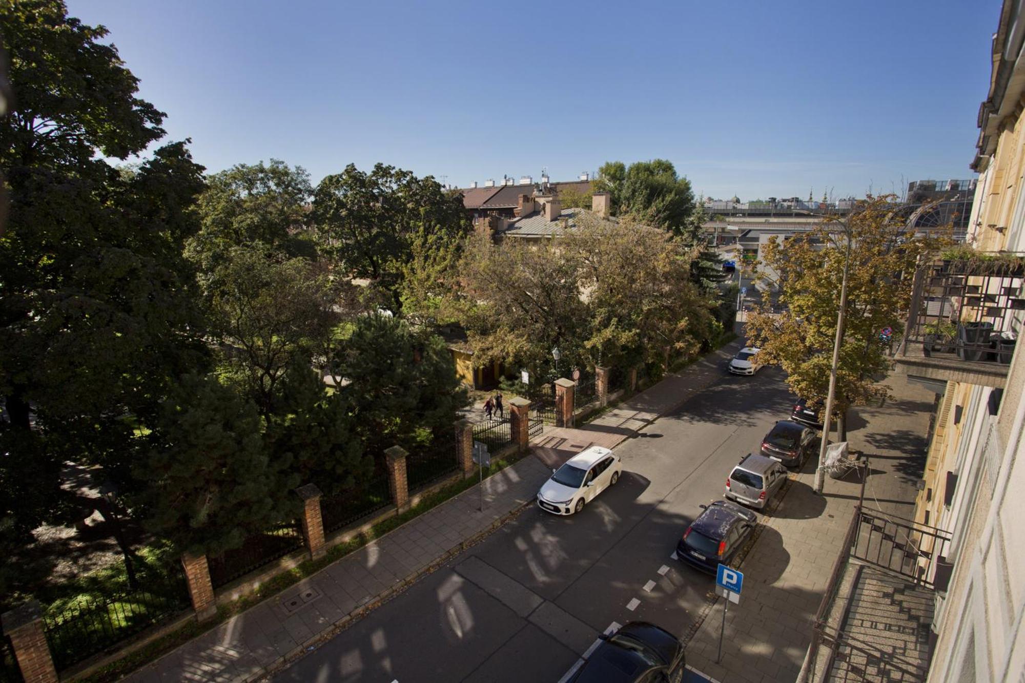 Large Next To Main Station - 85 M2 Krakau